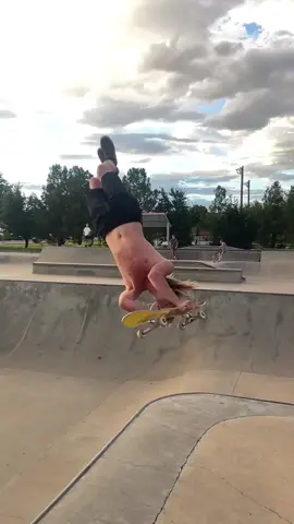 Give this trick a name 🤔🤯🔥 (IG: _ryan.rides_) #professional #sports #skatetok #skateboardingisfun #viral #Skateboarding #foryoupage #skateboardingdaily 