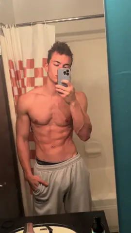 Wakey wakey its grind time 😏 #fitnessmotivation #motivation #morningroutine #lifestyletips 