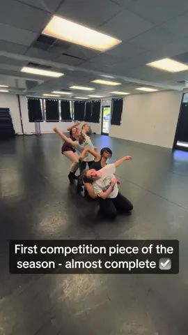 These dancers SLAYING choreo camp this week 😍 #contemporary #choreography #dancers #fabfour #thedanceroomstudio 