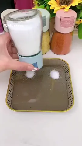 Praktis dan Efisien! Botol Dispenser Bumbu Dapur, Solusi Tepat untuk Emak-emak yang Anti Ribet. Tidak perlu repot lagi mengukur bumbu, cukup tekan dan semuanya siap pakai. Masak jadi lebih cepat dan praktis, memberikan kemudahan dalam urusan dapur sehari-hari. 🍳🧂👩‍🍳 #BotolDispenserBumbu #PraktisDapur #EmakEmak #KemudahanMemasak #TanpaRibet #AksesoriDapur #MasakLebihCepat #EfisiendanPraktis