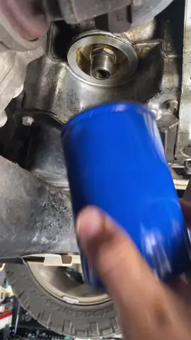 Oil change tutorial #mechanic #technician #automotive #mecanico #gmc #apprentice #oilchange #gmcsierra 