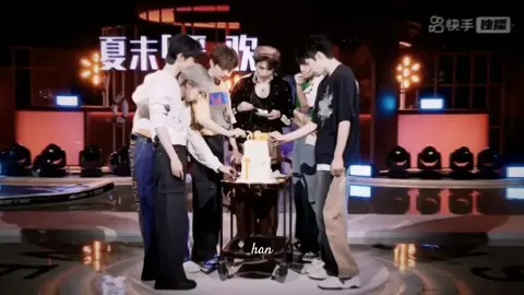 Sự đáng yêu của trúc mã 🤧❤️‍🩹. #zhangzhenyuan #truongchannguyen #yanhaoxiang #nghiemhaotuong #hanyxuiaang #xiangyuan🙌 #xiangyuan #tườngnguyên @TikTok 