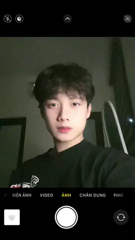 Em cần gì khi màn đêm xuống bên em là ai🌷🌷