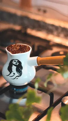 جرعةٌ لطيفةٌ ليكون الصباحُ صباحَ خير .. 🤍. #بشتقلك_لا_بقدر_شوفك_ولا_بقدر_احكيك #فيروزالحب❤️ #تصويراحترافي #صباحكم_أحلى_صباح #imano_photography #قهوةالصباح #كلاسيك #الزمن_الجميل 