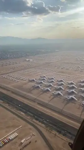 Nhóm bảo trì và tái tạo hàng không vũ trụ thứ 309, thường được gọi là The Boneyard, là kho chứa máy bay và tên lửa của Không quân Hoa Kỳ ở Tucson, Arizona và là cơ sở lưu trữ và bảo quản máy bay lớn nhất trên thế giới [đọc thêm: buff.ly/3flwB0R ] #LearnOnTikTok #máybay #hàngkhông 