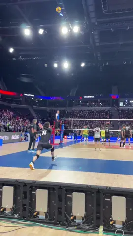 Um saque forte e um ponto lindo💪🏻🏐 #volleyballplayer #volleyballworld #volleyball #voleibol #volei #volley 