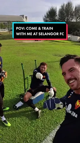 POV: Come and train with me at @Selangor FC 💊 The goalkeeping gloves that i wear are my own brand, SJSGoalkeeping - More designs, colours & sizes available from the website below 💥⬇️ www.sjsgoalkeeping.com 🧤 #selangorFC #pov #goalkeeper #fyp #fypage #goalkeepersaves #goalkeepertraining #goalkeepergloves #football #bolasepak #malaysia #insta360 #sjsgoalkeeping #samuelsomerville #pumafootball 