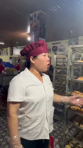 Gần trung thu lò bánh bên Thuỷ lúc nào cũng full kín các loại bánh. Giá chỉ 20k/c không trứng -25k/c có trứng ạ #ăncungtiktok #vietnamesefood #đồănvặtviệtnam #anvattiktok #tiktokfood 