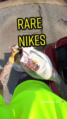 Designer store employees left a whole bag of valuable shoes !! 💰 🤑  #dumpsterdiveking #dumpsterdiving #shoes #jordan #nike 