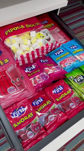 Era só uma dessas em casa, né? #AmoFini #humor #Fini #doces #gavetadedoces #gavetaorganizada #organize 