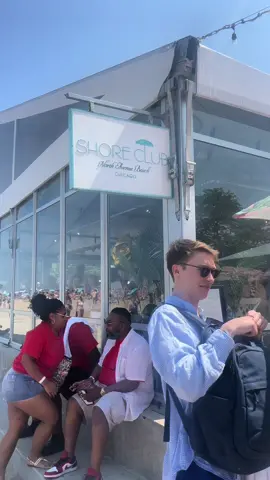 Highly recommned going to the shore club before the summer is over! Nice vibes + good food & drinks 🍹🥗✨ #chicagorestaurants #shoreclubchicago #chicagobeach 