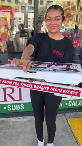 📍 Orange County, CA 🗺️ 1640 E First St Suite A, Santa Ana, CA Stuffed with mozzarella cheese, garlic powder, & pepperoni! Or You can ask to customize!  #santaanacalifornia #santaanafood #Foodie #orangecounty #orangecountyrestaurants #orangecountycalifornia #pizzaskulls #pizza #ocfoodie 