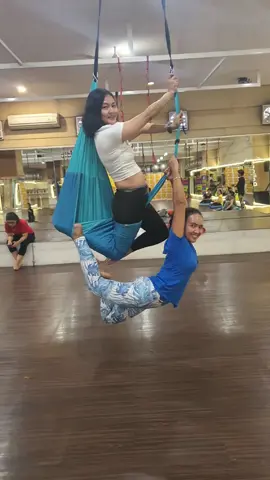Aero Swing w/ Aivi at bellina studio yogya #fyp #aeroswing #swingyoga #swingyogainstructor #aivijogja #CapCut 