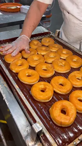 The BEST DONUTS IN LAS VEGAS #donuts #donutfactory #vegasfood #foodontiktok #vegastiktok #foody