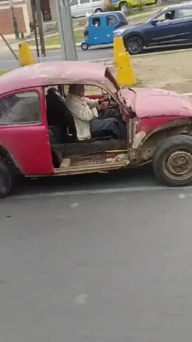 Te recojo en el rojo #broma #humor #rojo #carro #viral #catcup #jakja #toyotalandcruiser 