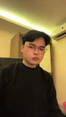 Kemarin udah di up tapi tiktoknya agak agak' 😠 apa gegara review gue terlalu jujur ya? wkwk (ig: yeolayres)