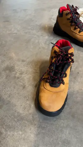 Pukul Safety Shoes dgn palu?! Are you serioussss? #blacksafe #blackhammer #hammerland #toetact #safex #safetyshoes #safetyboots #safetyforwomen #safetyforman #kitchen #johorbahru #hammer #pukul #palu #test 