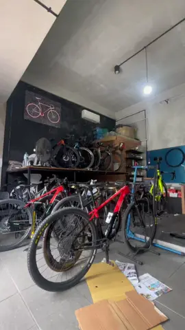 Haii.. Sepedamu sudah waktunya untuk di service lho🙌 Yuk drop sepeda mu kebengkel sepeda @ownbike_service Jangan sampai kehabisan antrian  Terima kasih telah service sepeda di @ownbike_service Enjoy your bike🙏 This Is Ownbike Service!!💫 Melayani : ✅ Jasa Perakitan ✅ Service Sepeda ✅ Service Per Part ✅ Packing ✅ Bike Wash ✅ Groupset Installation ✅ etc DM us or Call for More Information °°°°°°°°°°°°°°°°°°°° @ownbikecp Jalan HR. Soebrantas, Tuah Karya, Kecamatan Tampan. Pekanbaru, Riau 0817-0242-2323 (Cycle & Service) #fyp #sepedaindonesia #roadbikeindonesia #pinarello #brosis #gowesindonesia #foryoupage 