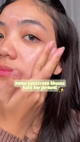 Semua jenis sunscreen nya azarine gapernah gagal woyy😭 #sunscreen #rekomendasisunscreen #acneproneskin #sunscreenkulitberjerawat 
