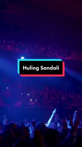 *nagbreakdown* 🤧 Huling Sandali, December Avenue LIVE in Auckland, New Zealand 💙 #DecemberAvenue #HulingSandali 