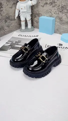 Baby girl black leather shoes, fashionable and versatile school shoes#FiestaNaSaTikTok #tiktokshop #loafers #kidshoes #childrenshoes #Princessshoes#cutebaby #❤️ #girl #schoolshoes #leathershoes #tiktokshop #🥰 