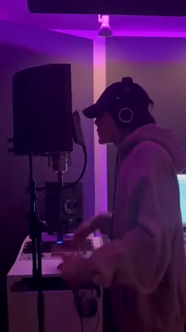 What’s up @universalmusicvietnam putting my spin on @khachung.official banger🔥🔥🔥  #umg #pun #nguoilatrongmo #khachung 