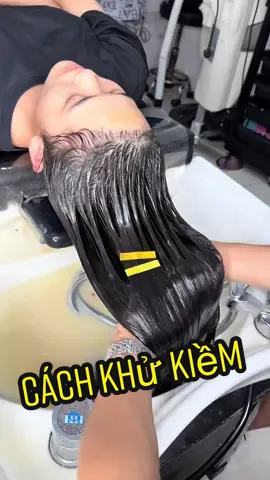 Khử kiềm cho tóc duỗi #Hoangbi #vientocquangsaker #khukiemQmax90 #duoitoc 