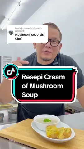 Replying to @homestayddaud  RESEPI CREAM OF MUSHROOM SOUP . Kaedah penyediaan Sup Cendawan berkrim yang digemari ramai.. Fresh made dan penggunaan bahan masakan yang mudah untuk dijumpai dan digunakan. Sangat Rugi kalau uolls tak cuba dirumah untuk disajikan bersama garl8c bread kepada keluarga yang tersayang. Selamat Mencuba gaiss..😁👌 Mumtazzz.. . #mushroomsoup  #mushroom  #resepi  #tips  #garlicbread 
