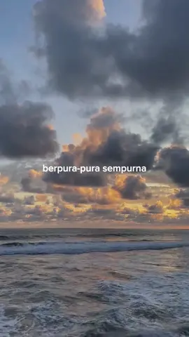 konsepnya memang harus pura-pura bahagia agar terlihat menikmati dunia #ourplaylists 