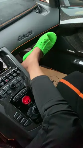 Chân thì mang dép tổ ong mà cứ thích sống ảo nhề #capcut 