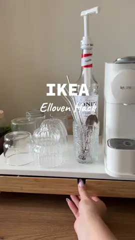 Ikea’dan aldığım bu ürün aslında monitör yükseltici olarak geçiyor. Kapsüllerim için saklama kutusu arıyordum istediklerimin fiyatları gereksiz pahalıydı, bende bu şekilde değerlendirdim..😌🫶🏻                                               Kapsüllerimde bitmişken düzenleme videosu çekmeliyim✨✨ . . . . . . . . . . . #ikea #ikeahack #ikeaproducts #ikeaelloven #Home #coffeelover #coffestand #life #homehacks #düzenleyiciler #düzenlievim #kapsülkutusu #asmr #keşfetteyiz #fypシ #keşfet #unboxing #kutuaçılımı #ideas 