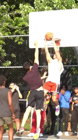 Tag someone who hoops w no socks….⬇️🤦🏻‍♂️ #foryou #basketball 