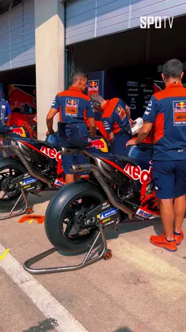 #MotoGP 🏍 | Home Race bagi KTM Factory Racing akhir pekan ini! 🇦🇹 Follow kami untuk konten EKSKLUSIF dari #AustrianGP! 🏍🏁 #SPOTV #SPOTVIndonesia #Motorsports #BalapMotor #KTM #SPOTVOnSite #Paddock #BikeCloseUp #Garage