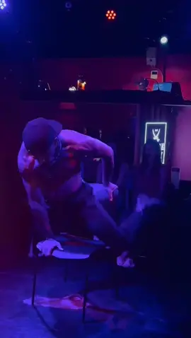 sexy move on the chair 🔥😉 #capcut #sexy #dance #magicmike #viraltiktok #tiktokviral #trending #meme #viral #hamburg #stripper #sixxpaxx 