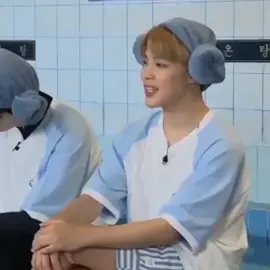 jimin e seus momentos que são pura serotonina e que me deixa boiola; a thread amo esse aqui do jimin cantando uma música infantil 😭#jimin 