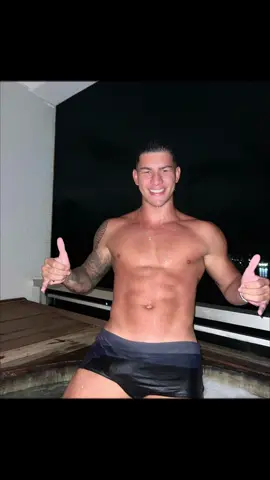 Sumi un pouco, mas tô de volta 😶‍🌫️ #riodejaneiro #boy #sunga 