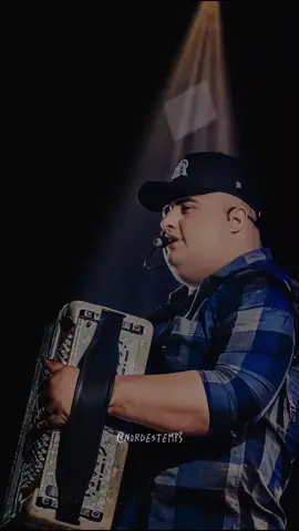 Eu vou tirar você do c*baré 🍯 @Tarcísio do Acordeon  . . . #tarcisio #tarcisiodoacordeon #forro #fy #foryou #tipografia #lyrics #nordeste #status #euvoutirarvocedocabare 