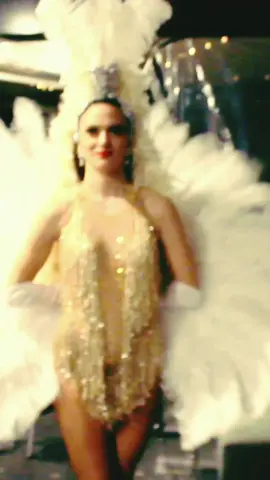 It's a classic movie feel with our feather boas and fans 🤍   . . . @moni.dance98 @gasparorestaurant #bailamuestra #showgirl #vintage #classicmovie #marilynmonroe #feathers #feathercostume #dancelife #dancer #sydney #featherfan #danceshow #cabaret #danceentertainment #gasparo #white