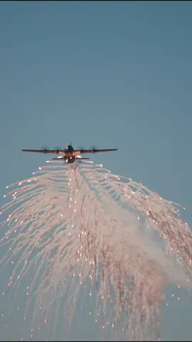 C-130J-30 Hercules Flare Dump Close Up at the @Pacific Airshow 2023! #pacificairshow #goldcoast #airshow2023 #australiandefenceforce #raaf #marines 