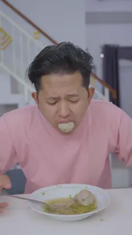 Makan Bakso Dalam Waktu 5 Detik, Emang Bisa ??  #bakso #fyp 