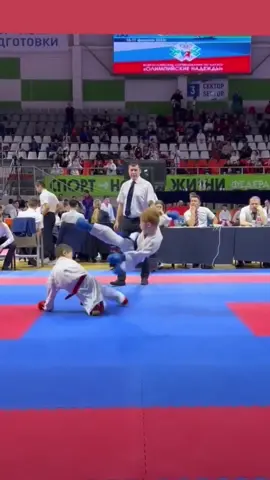 This kids got a future in the Karate Combat pit - beautiful sweep 🥋 #MartialArts #MMA #Karate #Sweep #SweepTheLeg 