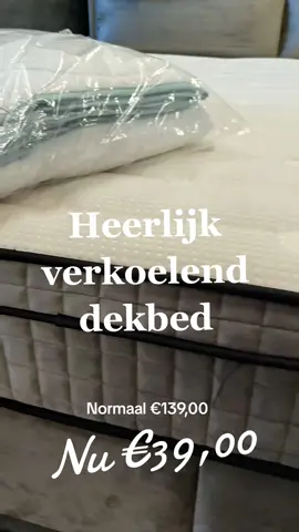 Een heerlijk verkoelend dekbed voor de warme nachten. Van €139 euro nu voor €39 euro!  #boxsprings #dekbed #verkoeling #bed #bedden #slapen #slaapcomfort #woonwinkel #interieur #slaapkamer #outlet #woonwinkel 
