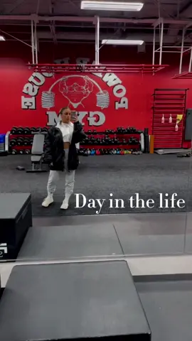 #dayinthelife #Vlog #personaltrainer  #powerhousegym 