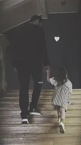 ‏ماذا قيل في فقدان الاب ؟ لقد بتُر اعظم جناح كنت املكه عادت الذكريات فهل من كلام يعبر عن شوقي لك هزمتني الايام بفراقك يا أبي😣💔# حب الأب 