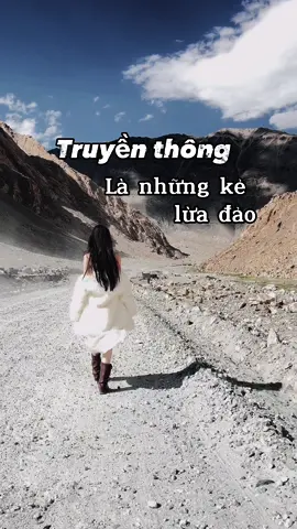 Những cú sốc khi đến Ấn Độ, không hoàn toàn giống như những gì truyền thông thường nói. Ở đâu cũng có khu này khu kia. Tiêu cực mn nói nhiều rồi. Hôm nay mình khen nha. Đi Ấn t ăn rất nhiều, khi ở New Delhi được nhiều người Ấn giúp, chưa kịp đổi tiền được cho hẳn mấy trăm Rupee 🥺 lên Ladakh trời ơi mê con người ở đây lắm luôn, hiền lành, chân chất #ladakh #leh #lehladakh #travel #ngalúa🌾 #dulichando 