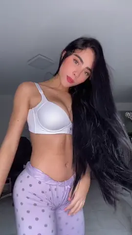 gatita 😺😺. . . .. . #sexy #bailando #viral #fyp #tiktok #tiktokgirl  #sensual #baile #morena #cabellolargo 