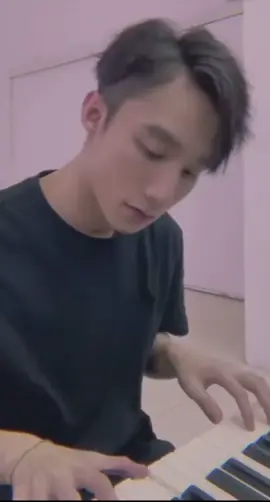 Chúng Ta Của Hiện Tại -Sơn Tùng MTP🥺🥹!!!!!!                             #sontungmtp #mtp #mtpentertainment #live #viral #CapCut #xh #xuhuongtiktok #nhachaymoingay #gcent #xuhuong #chungtacuahientai #piano #trend 