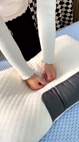 Gối ngủ công thái học, chống đau mỏi vai gáy, cho bạn giấc ngủ ngon😊😊❤️❤️. Có bác nào hay mỏi khi ngủ dậy không? #goingucongthaihoc #goicongthaihoc #goicongthaihocema #giadungtienloi 