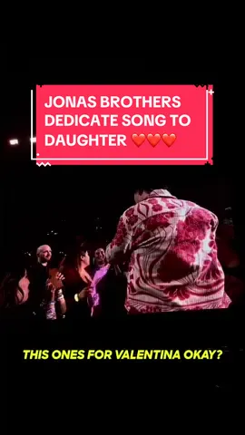 #Joejonas saw a woman in the crowd with a sign, dedicates the song  #littlebird to her daughter! ❤️ #toronto #jonasbrothers 