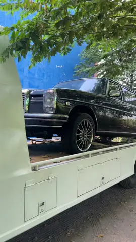 Divisi towing - Mengangkut salah satu mobil kami yang baru selesai dari pengecatan yakni mercedes benz 200 Limousine. - #limousin #limousine #towing #towingservice #towingmobil #towingindonesia #mercedesbenz #mercedeslovers #mercedeslimousine #mercedes_benz #mercedesclassic #mercedeslovers #mercedesbenzworld #mercedesbenzw115 #towingtruck #towingandrecovery #towingsurabaya #xy #xyzbca 
